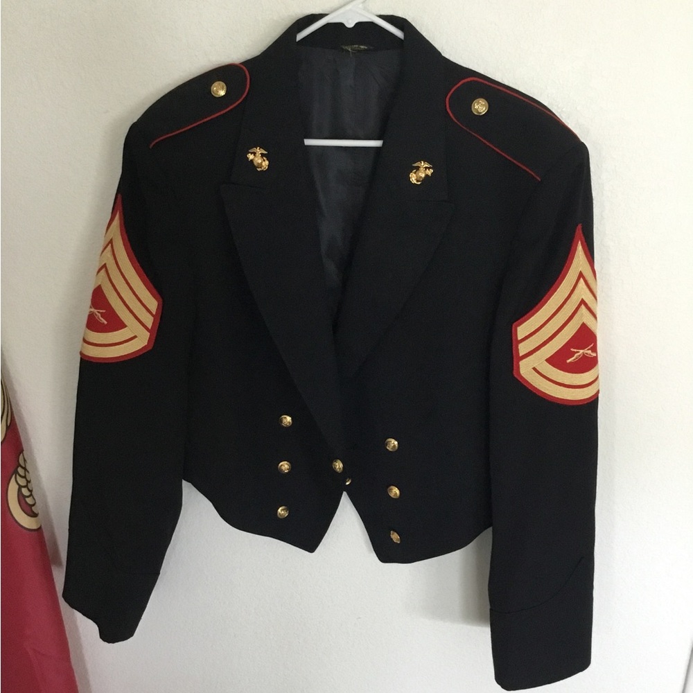 Marine corps evening dress jacket size 48 short with Gunnery Sergeant rank